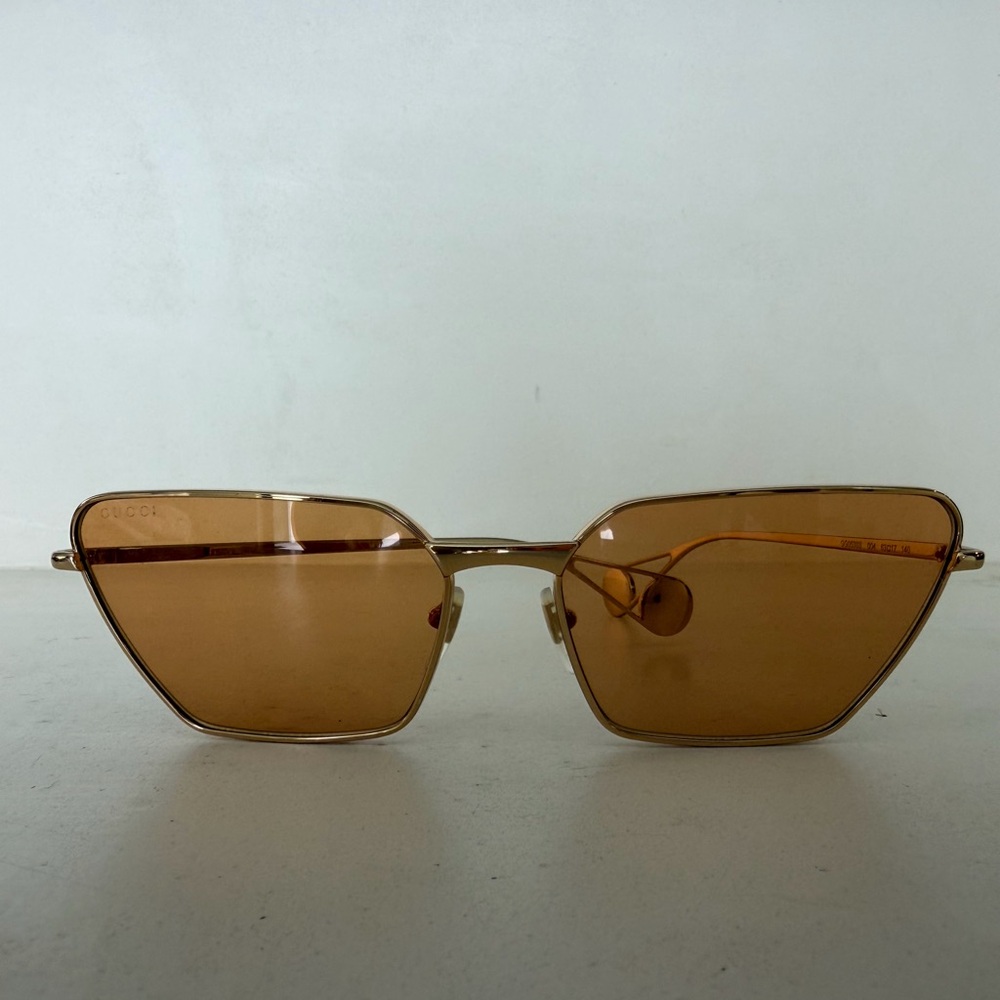 AUTHENTIC GUCCI sunglasses/ like new!